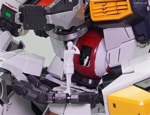 PG Unleashed Nu Gundam - 무릎 앉아 해치 오픈 자세. 생각보다 종아리가 너무 길어서 구현이 까다로운데요. 고관절 이동기믹을 확장하고, 허리도 약간 꺾어주면 어느정도 구현됩니다. (5/5)