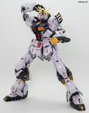 PG Unleashed Nu Gundam - 백팩 빔사벨 발도자세. 빔사벨 고정부가 가동되면서 좀더 자연스러워진 것 같습니다. (1/4)