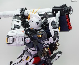PG Unleashed Nu Gundam - 바주카용 서브암을 연결한 상태입니다. 이것 없이도 충분히 포징이 가능해서, 딱히 고정성에 도움이 되진 않습니다.