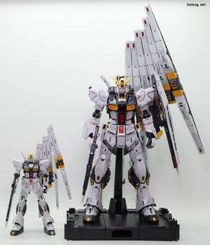 PG Unleashed Nu Gundam - MG 뉴 건담 Ver.Ka와 함께. 크기가 2배를 훨씬 넘는 기분이네요.