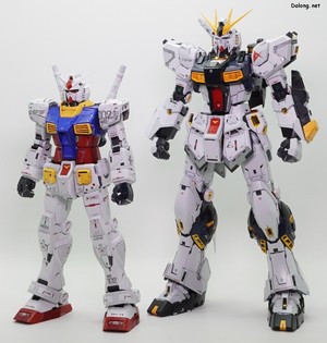 PG Unleashed Nu Gundam - 정정당당하게 본체끼리 비교해본 모습. 그래도 설정 키가 크다보니, 뉴건담 떡대가 압도적이네요. (1/2)