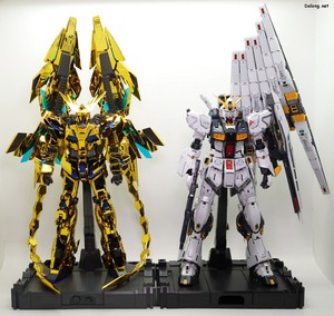 PG Unleashed Nu Gundam - 등빨로 승부하는 PG 유니콘 건담 03 페넥스 내러티브 버전과 함께. 둘다 높이가 60cm 정도로 엄청난 크기입니다.