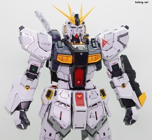 PG Unleashed Nu Gundam - 본체 상/하체 상세샷 (1/4)