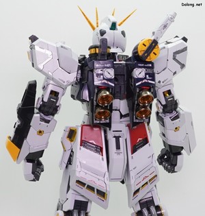 PG Unleashed Nu Gundam - 본체 상/하체 상세샷 (2/4)