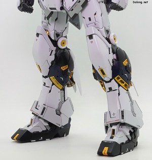 PG Unleashed Nu Gundam - 본체 상/하체 상세샷 (3/4)
