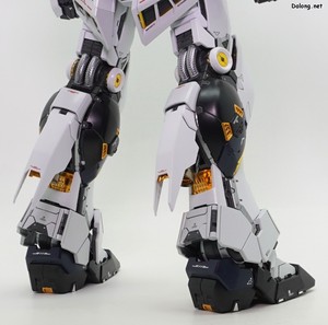 PG Unleashed Nu Gundam - 본체 상/하체 상세샷 (4/4)
