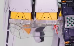 PG Unleashed Nu Gundam - 이 때문인지 매뉴얼에서는 투명 보조파츠를 2개 끼우라고 권장합니다. 저렇게 하면 유격이 좀더 벌어지며 핀판넬을 살짝 더 띄워주는 효과가 있고, 이에 따라 기울어진 허리가 약간 더 