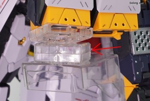 PG Unleashed Nu Gundam - 또는 위와 같이 보조파츠를 1개 또는 2개를 수직으로 쌓는 것도 방법입니다. 이러면 확실하게 허리가 일자로 서긴 합니다만, 투명 지지대가 힘을 너무 받아서 부러질까봐 걱정되기도 합