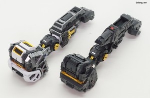 PG Unleashed Nu Gundam - 페이즈 2 & 1 프레임 비교샷 (2/3)