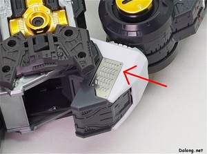 PG Unleashed Nu Gundam - 팔꿈치를 접으면 숨어있던 에칭파츠가 노출됩니다.