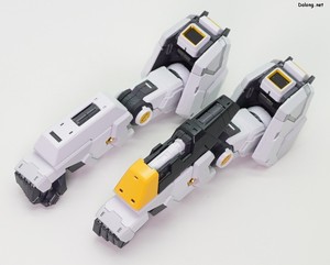 PG Unleashed Nu Gundam - 가조립된 팔 (2/3)