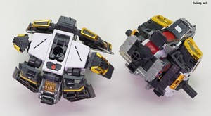 PG Unleashed Nu Gundam - 허리 연결부의 디테일