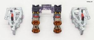 PG Unleashed Nu Gundam - 프레임을 추가로 탈거한 모습