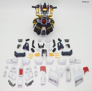 PG Unleashed Nu Gundam - 몸통과 백팩 장갑 탈거 (1/2)