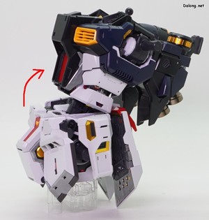 PG Unleashed Nu Gundam - 허리 속 코어가 올라오면서 허리가 뒤로 크게 꺾여집니다.
