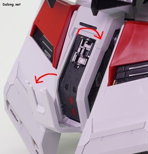 PG Unleashed Nu Gundam - 궁디 가운데 장갑을 열고 회전부를 돌려서, 빔라이플 고정 구멍을 노출시킬 수 있습니다.