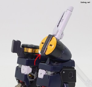 PG Unleashed Nu Gundam - 백팩의 빔사벨 고정부는 발도자세를 위해 앞으로 꺾이는 신규 기믹이 들어있네요.