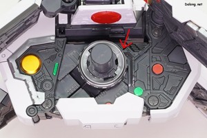 PG Unleashed Nu Gundam - 이 변형과정을 다시 자세히 보면, 하체가 비틀리면서 고관절을 잡고 있던 고정핀이 해제됩니다. (1/2)