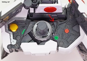 PG Unleashed Nu Gundam - 이 변형과정을 다시 자세히 보면, 하체가 비틀리면서 고관절을 잡고 있던 고정핀이 해제됩니다. (2/2)