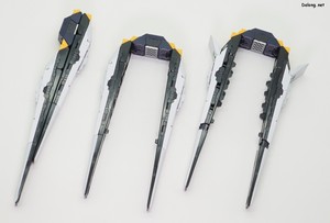 PG Unleashed Nu Gundam - 핀판넬은 접은 상태 및 공격 상태, 확장된 공격 상태 3가지로 구현할 수 있습니다.