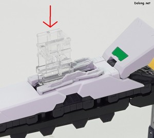 PG Unleashed Nu Gundam - 고정부를 오픈하여 노출시킨 후, 조인트 파츠를 결합하여 스탠드에 올릴 수 있네요. (2/2)