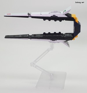 PG Unleashed Nu Gundam - 스탠드에 올려본 핀 판넬. 다만 크기와 무게 때문에 다소 불안정하고, 본체가 워낙 커서 그에 맞는 높이로 디스플레이하기 어렵습니다..