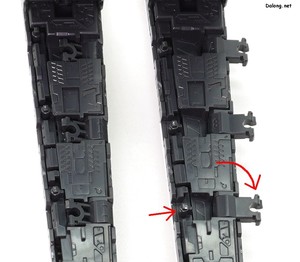 PG Unleashed Nu Gundam - 좌측이 기본 상태, 우측이 연결용 상태로 조정한 모습인데요. 3개의 고정핀을 선택적으로 전개할 수 있고, 반대편 슬라이드 기믹을 이동시켜 고정핀을 배치할 수 있습니다.