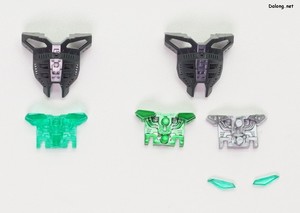 PG Unleashed Nu Gundam - 얼굴은 3가지 형태로 선택할 수 있는데, 좌측은 LED용, 우측은 그린 코팅과 은색 코팅 + 클리어 눈 조합입니다. 제 경우는 세번째 조합을 적용했습니다.