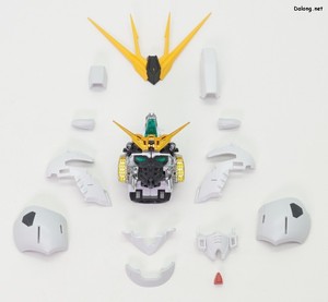 PG Unleashed Nu Gundam - 머리 장갑 탈거