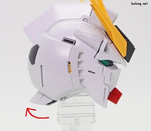 PG Unleashed Nu Gundam - 뒷목 부분 장갑도 가동되네요.