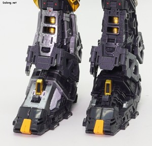 PG Unleashed Nu Gundam - 페이즈 2 & 1 프레임 상세 비교샷 (3/5)