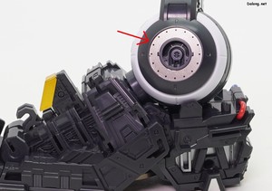 PG Unleashed Nu Gundam - 페이즈 1 프레임 상태에서는 발목의 에칭 파츠가 더 잘보입니다.