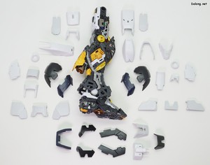 PG Unleashed Nu Gundam - 다리 장갑 탈거