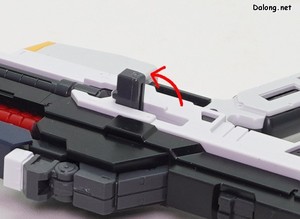 PG Unleashed Nu Gundam - 고정핀을 꺼내어 하체 뒤쪽에 거치할 수 있습니다. (1/2)