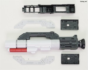 PG Unleashed Nu Gundam - 바주카의 프레임과 장갑 내부 디테일. 특히 탄창 내부 디테일이 화려하네요. (1/2)
