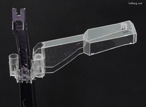 PG Unleashed Nu Gundam - 핀판넬을 지지하기 위한 투명 보조 파츠. 이 것 덕분에, 스탠드에 고정시 핀판넬 때문에 기우는 일은 없습니다.