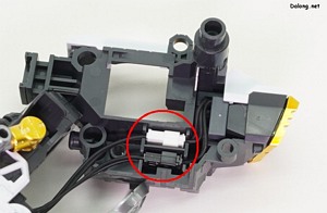 PG LED Unit for PG Unleashed Nu Gundam - 이때 커넥터 연결부는 가슴 안쪽 빈공간에 배치해줍니다.