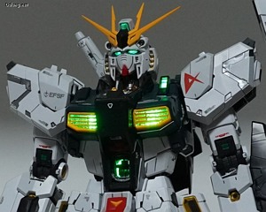 PG LED Unit for PG Unleashed Nu Gundam - 비스듬한 각도에서 본 점등샷