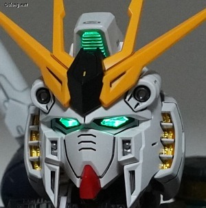 PG LED Unit for PG Unleashed Nu Gundam - 머리와 가슴, 콕핏의 점등 확대샷 (1/3)