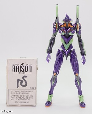 RG Evangelion Unit-01 [Night Combat Color] - Size comparison with a cigarette pack