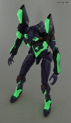 RG Evangelion Unit-01 [Night Combat Color] - The highlight of this kit is the glow-in-the-dark parts. Shine a light on them a