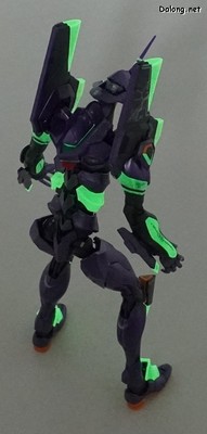 RG Evangelion Unit-01 [Night Combat Color] - The highlight of this kit is the glow-in-the-dark parts. Shine a light on them a