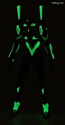 RG Evangelion Unit-01 [Night Combat Color] - With the lights completely off, it gives off a vibe just like the movie "Tr