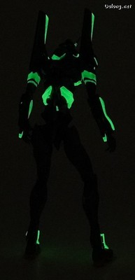 RG Evangelion Unit-01 [Night Combat Color] - With the lights completely off, it gives off a vibe just like the movie "Tr