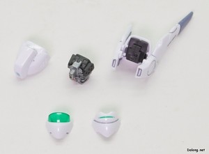 RG Ingram Plus - 얼굴의 바이저는 2가지로 선택할 수 있는데요. 교체를 위해서는 머리를 많이 분해해야해서 약간 귀찮습니다.