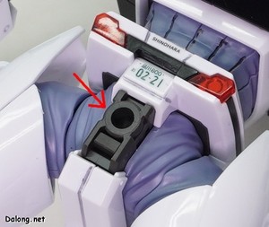 RG Ingram Plus - 내부 기믹을 뒤집어 끼움으로서, 스탠드 고정 구멍을 노출시키기 위한 목적입니다. 굳이 이렇까지해서 구멍을 가려야 했나 싶지만, 나름 세심한 설계네요. (1/2)