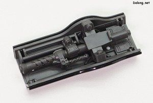 RG Ingram Plus - 실드 내부가 상당히 정교한데, 내부에 전자기봉이 수납되어 있습니다.