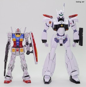 RG Ingram Plus - RG 건담 v2.0과 함께. 일반적인 RG 건프라보다는 훨씬 큽니다.