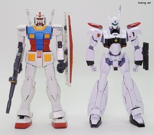 RG Ingram Plus - MG 건담과의 크기비교. 덩치는 MG보다 약간 작은 느낌이네요.