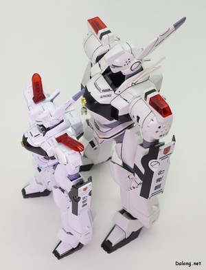 RG Ingram Plus - 전체적인 디자인은 비슷한데, 어깨와 경광등 부분이 가장 다른 듯 하네요.